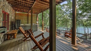 Terrace/patio - All Your'n - Pet Friendly | Lakefront on Lake Blue Ridge | Year Round Water | Private Dock (Blue Ridge)