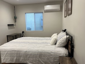 1 habitación, escritorio, tabla de planchar con plancha y wifi gratis