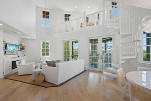 テレビ、暖炉、ビデオライブラリ