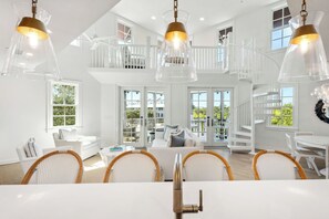 Televisión, chimenea y videoteca