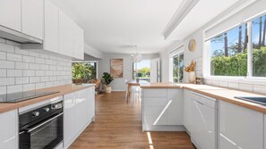 Microwave, dishwasher, coffee/tea maker - Mcgrath welcomes you to The Lake Hideaway on Kendall (Burrill Lake)