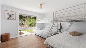 3 bedrooms, WiFi - Mcgrath welcomes you to The Lake Hideaway on Kendall (Burrill Lake)