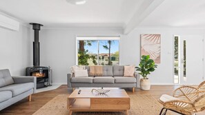 Smart TV, fireplace - Mcgrath welcomes you to The Lake Hideaway on Kendall (Burrill Lake)