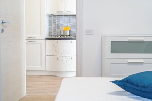 2 bedrooms, iron/ironing board, bed sheets
