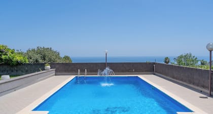 Vacation house with pool and garden