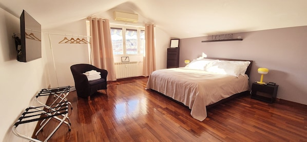 1 bedroom, in-room safe, desk, iron/ironing board