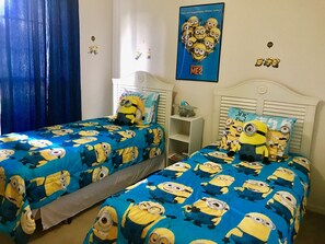 4 habitaciones, tabla de planchar con plancha, wifi y ropa de cama 
