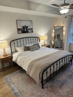 4 Schlafzimmer, Schreibtisch, Bügeleisen/Bügelbrett, Reisekinderbett