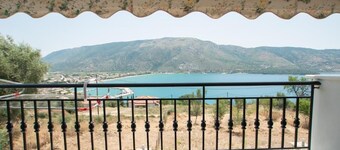 Studio Apartment with Sea View - Pigeon House