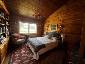 3 bedrooms, desk, iron/ironing board, free WiFi - Stunning Lake Views From This Artistic Getaway (Sodus)