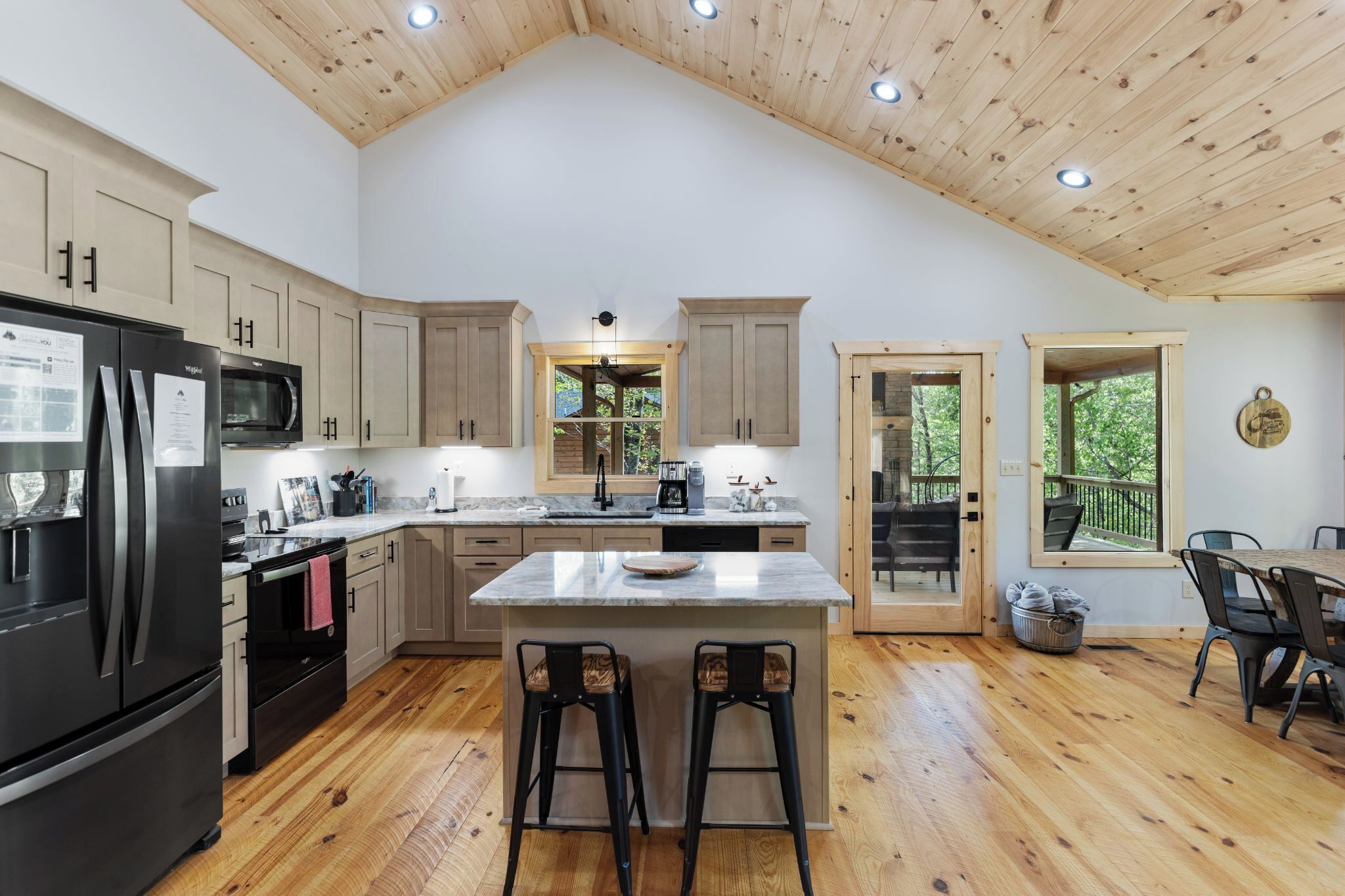 Refrigerador, microondas, horno y lavavajillas 