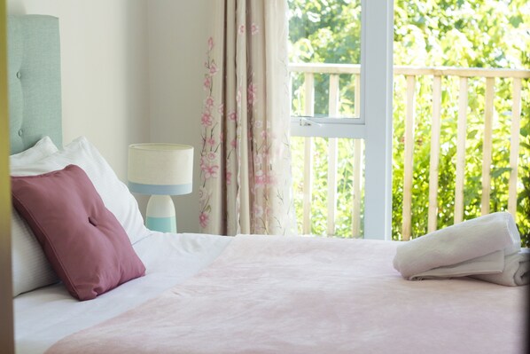 1 Schlafzimmer, individuell dekoriert, individuell eingerichtet