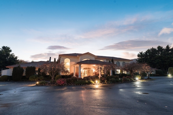 Vista frontal de la propiedad