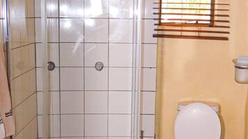 Family Chalet, 2 Bedrooms | Bathroom | Shower, towels