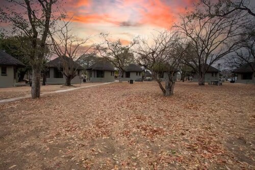 Self Catering Chalets - Manyeleti