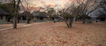 Self Catering Chalets - Manyeleti