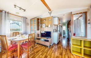 Dining - Pet friendly home in Sainte-Gemme (Sainte-Gemme)