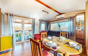 Dining - Nice home in Sainte-Gemme (Sainte-Gemme)