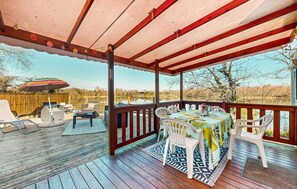 Outdoor dining - Nice home in Sainte-Gemme (Sainte-Gemme)