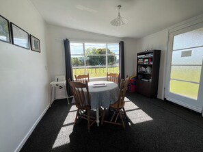 Interior - Cliff Top Cottage just off SH1 (Ohingaiti)