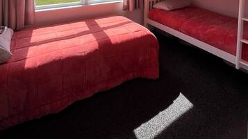 2 sovrum, strykjärn/strykbräda, resesäng och wi-fi