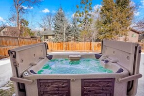 Outdoor spa tub - Mile-High Retreat - Cozy Hot Tub, Fire Pit & Games (Tabernash)