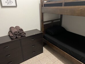 2 bedrooms, iron/ironing board, WiFi, bed sheets - Cozy 2 bedroom miles away from NY & walking distance to LSP  & Ellis Island (Jersey City)