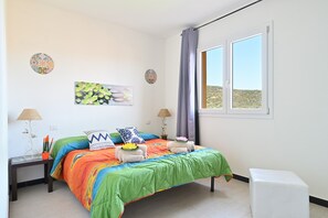 2 bedrooms, iron/ironing board, free WiFi, bed sheets - Sa Figumoru Relax Mare Holiday Home with Mountain View and Air Conditioning (bari sardo)