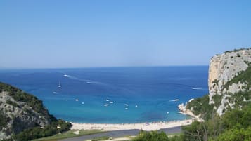Una spiaggia nelle vicinanze