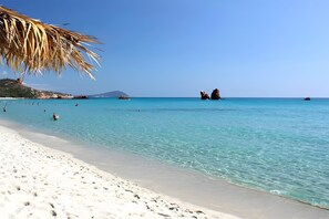 Beach nearby - Sa Figumoru Relax Mare Holiday Home with Mountain View and Air Conditioning (bari sardo)