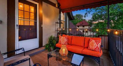 Pet-Friendly 1900 Cottage in Biltmore Village | King Bed | 2 Min. to Biltmore Estate!