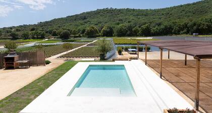 Villa 'Mas Tortós' with Mountain View, Private Garden and Barbecue