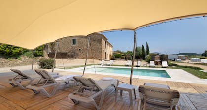 Villa 'Mas Tortós' with Mountain View, Private Garden and Barbecue