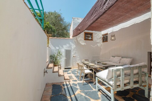 Holiday Home 'Casa Rural La Trastienda' with Mountain View, Private Pool and Wi-Fi