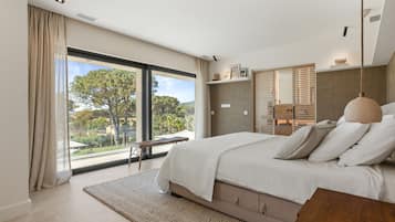 5 bedrooms, iron/ironing board, free WiFi, bed sheets