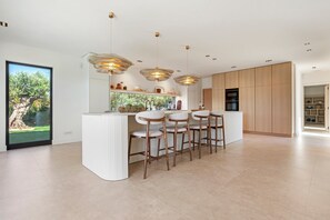 Dining - 
Villa 400m² | Sea view | close to the center | luxury (sainte-maxime)