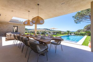 Pool - 
Villa 400m² | Sea view | close to the center | luxury (sainte-maxime)