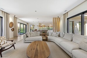 TV, peis og bordtennis