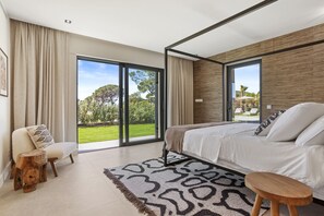 5 bedrooms, iron/ironing board, free WiFi, bed sheets