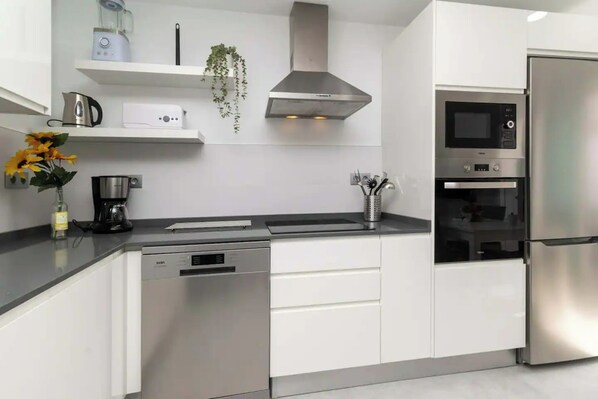 Fridge, microwave, oven, stovetop