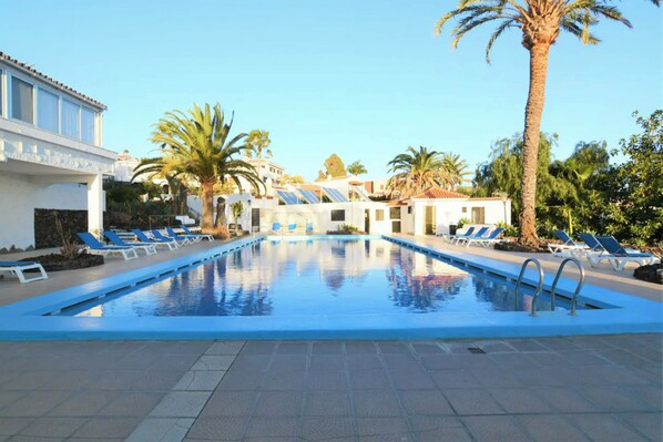 Een verwarmd zwembad