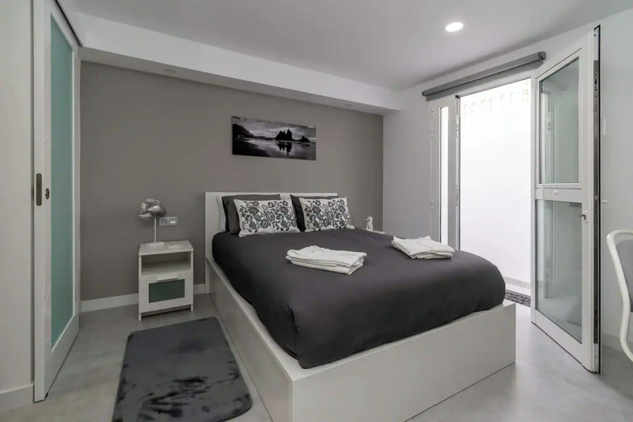 2 多间卧室、熨斗/熨衣板、免费 WiFi、床单