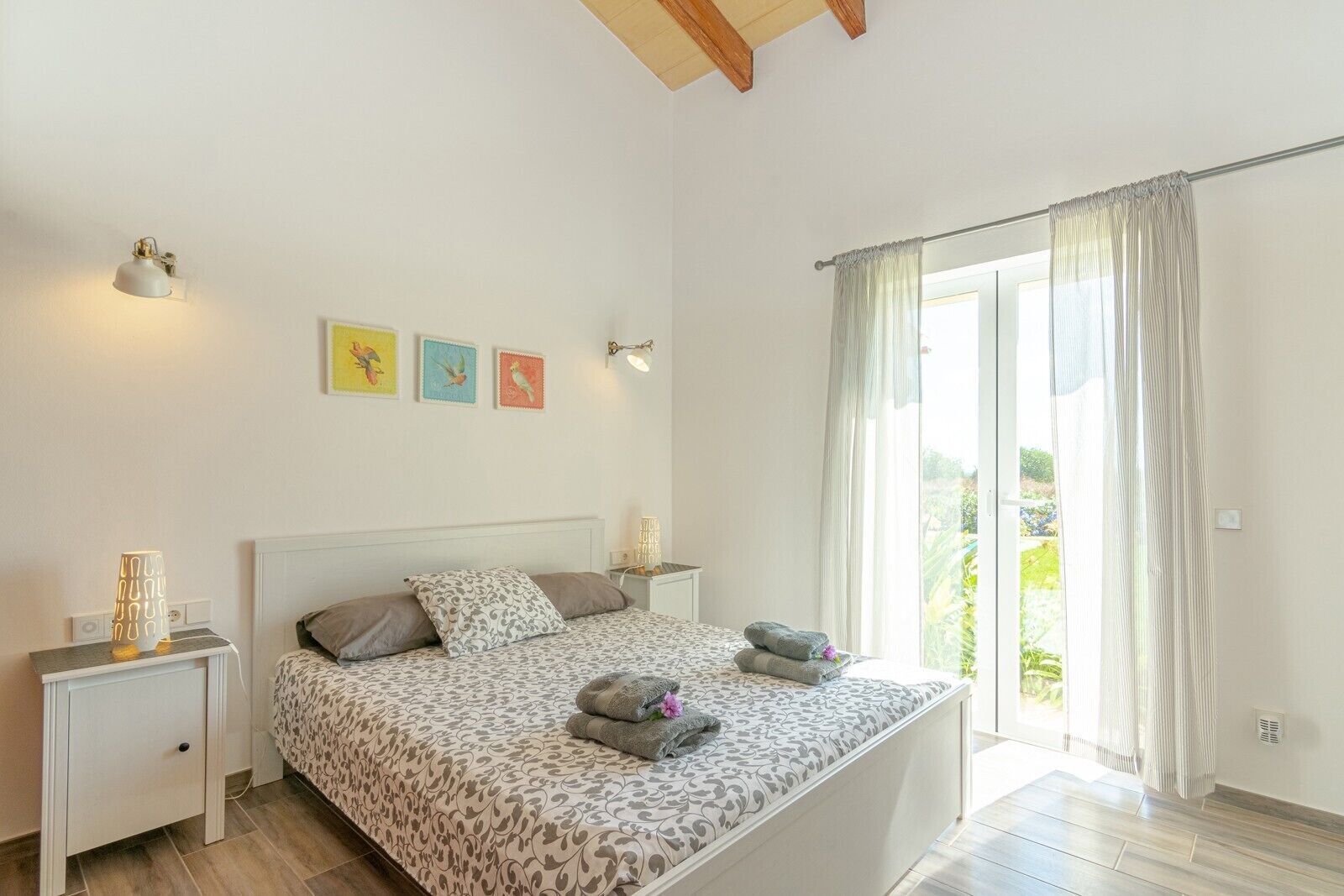 3 makuuhuonetta, silitysrauta/-lauta, ilmainen Wi-Fi, vuodevaatteet