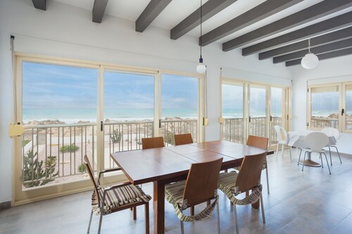 Holiday Home 'Villa Rosa 2' (1st Floor) with Sea View, Wi-Fi & A/C