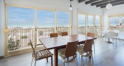 Holiday Home 'Villa Rosa 2' (1st Floor) with Sea View, Wi-Fi & A/C
