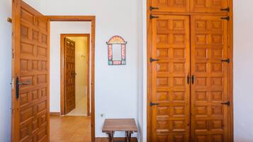 3 bedrooms, free WiFi, bed sheets