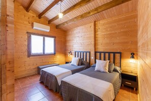 7 bedrooms, iron/ironing board, free WiFi, bed sheets - Rural House 'La Dehesa y Dehesa2' in Toledo, Mountain Views, Up to 21 Guests (Cobisa)