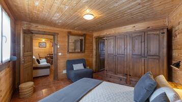 7 bedrooms, iron/ironing board, free WiFi, bed sheets