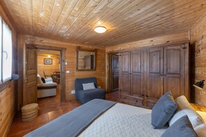 7 bedrooms, iron/ironing board, free WiFi, bed sheets