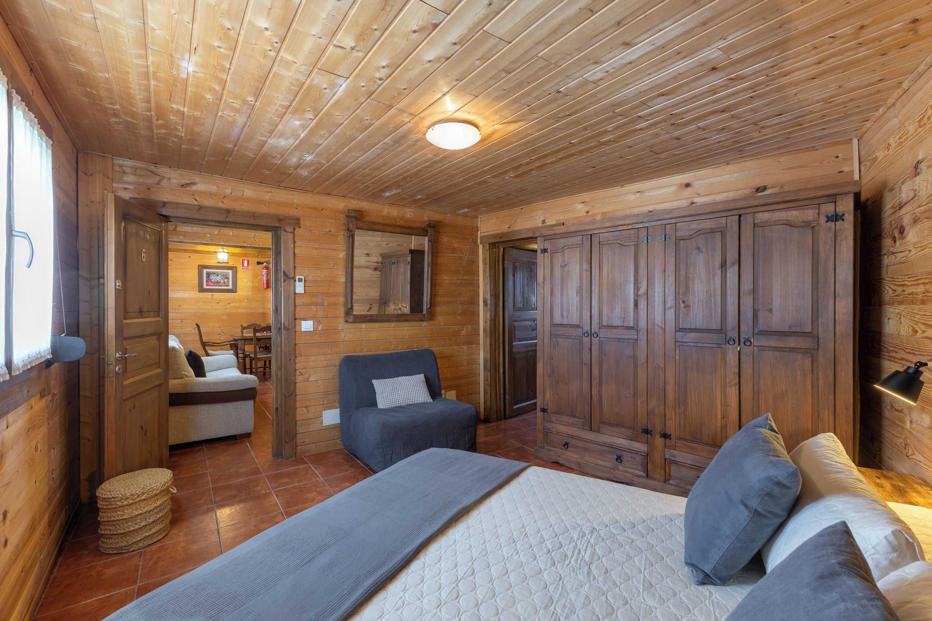 7 dormitorios, tabla de planchar con plancha, wifi gratis y ropa de cama